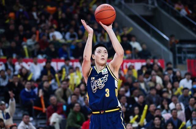 爱游戏官方入口-广东VS吉林拒绝大爆冷！胡明轩强势反弹，杜锋要力保前三